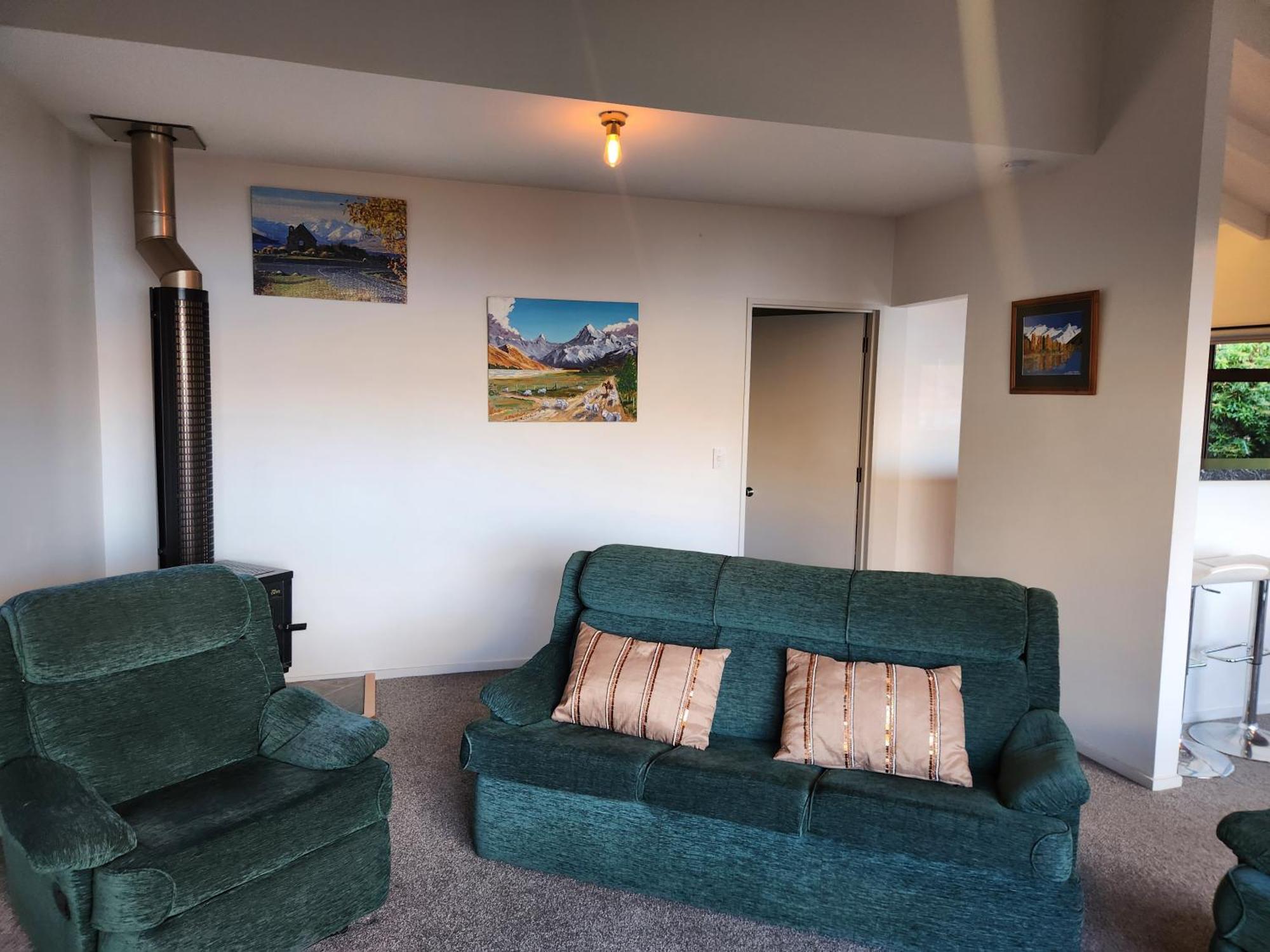 Devine Hideaway - Family Rustic Kiwi Bach - Beautiful Views Holiday home *