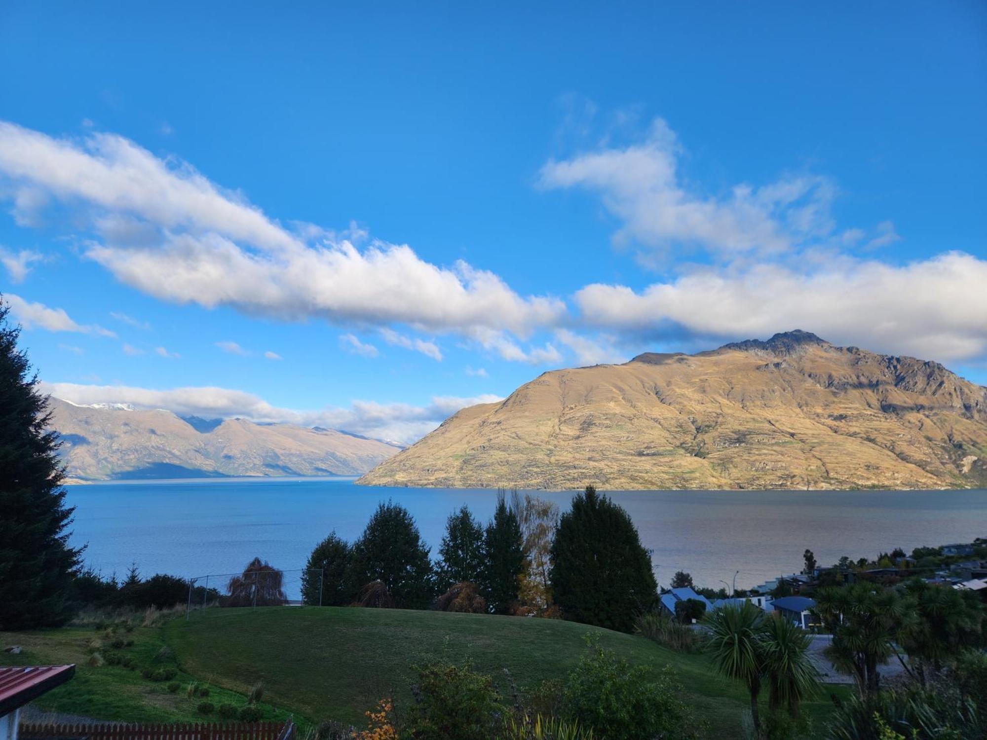 Devine Hideaway - Family Rustic Kiwi Bach - Beautiful Views * Queenstown