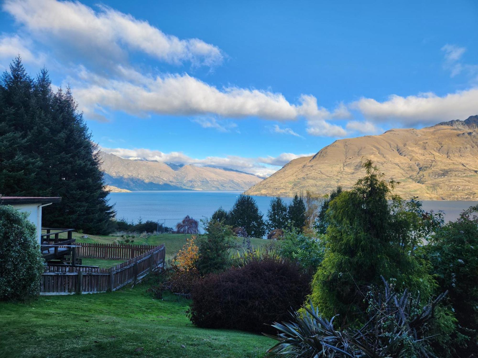 Devine Hideaway - Family Rustic Kiwi Bach - Beautiful Views * Queenstown