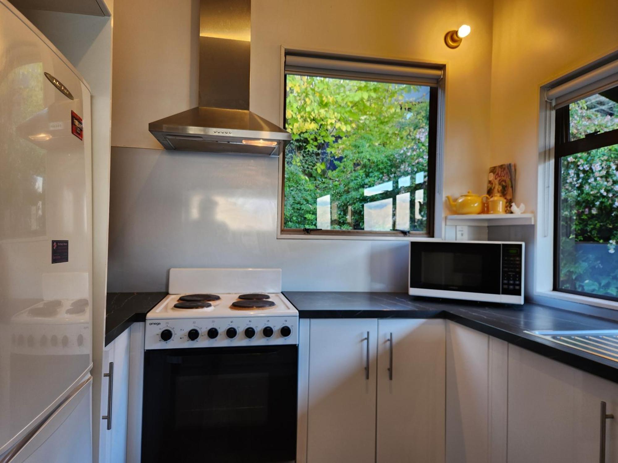 Devine Hideaway - Family Rustic Kiwi Bach - Beautiful Views Holiday home