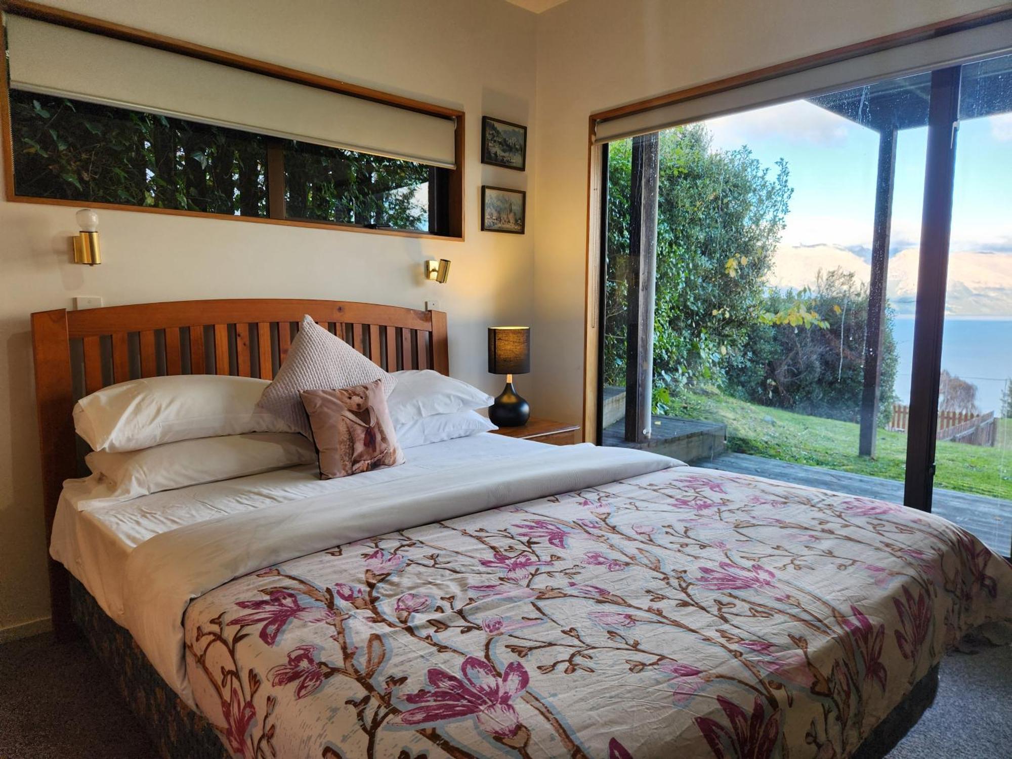 Holiday home Devine Hideaway - Family Rustic Kiwi Bach - Beautiful Views
